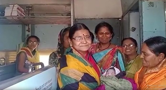 Baby Birth In Train: धावत्या रेल्वेत झाला बाळाचा जन्म, मराठवाडा एक्स्प्रेसमध्ये महिलेची प्रसूती 