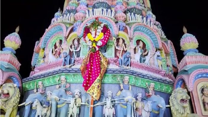 Gudi Padwa 2023 : राज्यात गुढीपाडवानिमित्ताने मोठा उत्साह आणि शोभायात्रा, घरोघरी दारी उभारली गुढी 