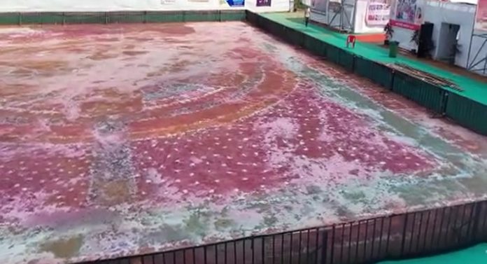 Gudi Padwa 2023:  रात्रंदिवस केलेली मेहनत गेली पाण्यात; गुढी पाडव्याच्या उत्सवात रंगाचा बेरंग