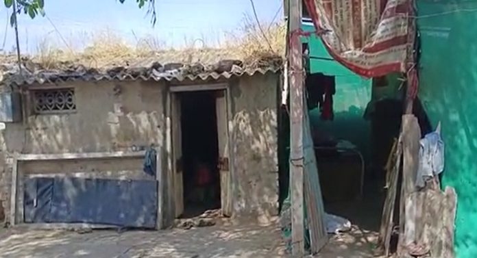 Shocking News : एक झोका, चुके काळजाचा ठोका... आईच्या डोळ्यादेखत लेकीचा मृत्यू