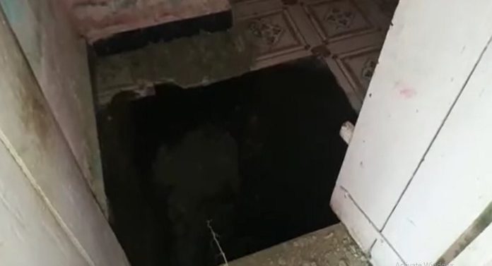 Shocking News : राहत्या घरात जमीन खचली, मोठा खड्डा पडला, 3 महिला त्यात पडल्या आणि...