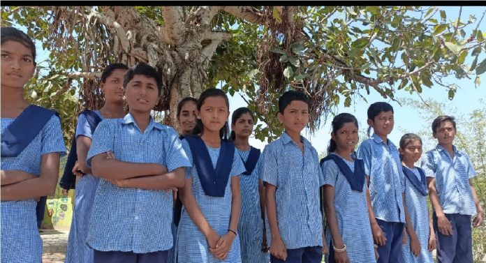 ZP  School: झेपडीच्या शाळेतील मुलांना लागलेय जर्मनी भाषेचं वेड; विद्यार्थ्यांना ही भाषा शिकवतयं कोण?