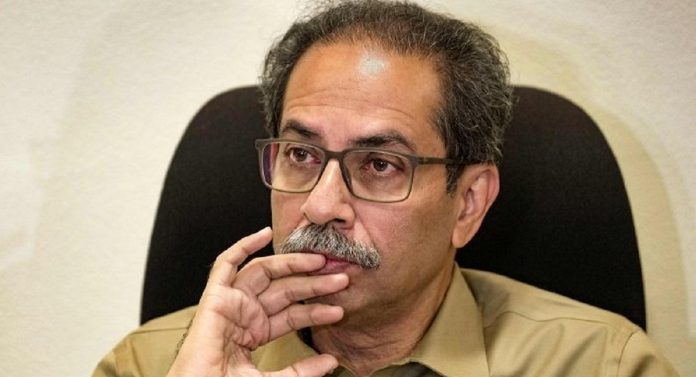 ठाकरे गटाला आणखी एक धक्का! उद्धव ठाकरेंच्या जवळचा मोठा नेता शिंदे गटात प्रवेश कऱणार