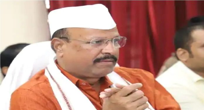 Abdul Sattar : कृषीमंत्री अब्दुल सत्तार पुन्हा एकदा बरळले; शेतकरी अडचणीत असताना असं काही म्हणाले की...  