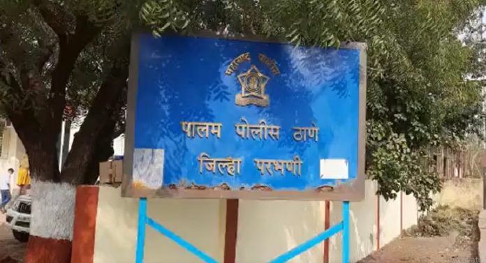 Crime News : डायरेक्ट प्रायव्हेट पार्टवरच वार केले आणि... बहिणीची छेड काढणाऱ्याला भावांनी अशी शिक्षा दिली की पोलिसही झाले शॉक 