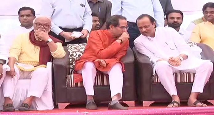 Maharahtra Politics : उद्धव ठाकरे, अजित पवार संभाजीनगरमध्ये दाखल पण महाविकास आघाडीचा महत्वाचा नेता गैरहजर; वज्रमूठ सभा चर्चेत