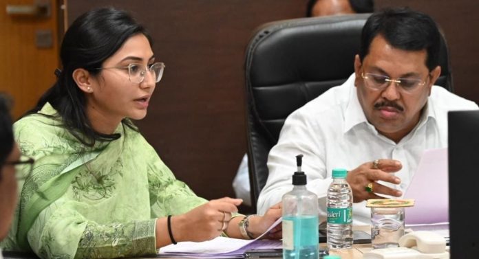 Shivani Wadettiwar: सावरकरांवर बोलताना शिवानी वडेट्टीवार यांचा खळबळजनक दावा, Video व्हायरल झाल्यानंतर ट्विटही चर्चेत!