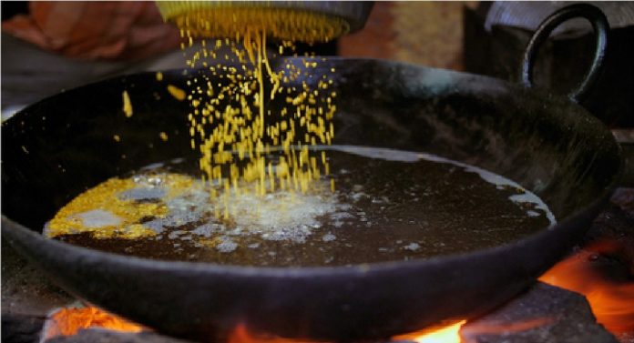 Shocking News: शेवटी 'ती' वाचलीच नाही... उकळत्या तेलाच्या कढईत पडली होती सहा वर्षाची मुलगी