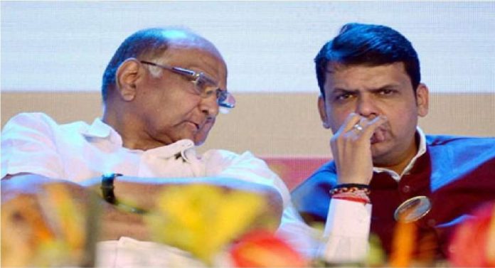 घाणेरडे राजकारण... शरद पवार यांच्यावर टीका केल्याने देवेंद्र फडणवीस संतापले