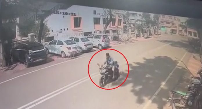 धक्कादायक! ट्रायल घेण्यासाठी गेला अन् परत आलाच नाही... महागडी बाईक घेऊन अज्ञाताने काढला पळ