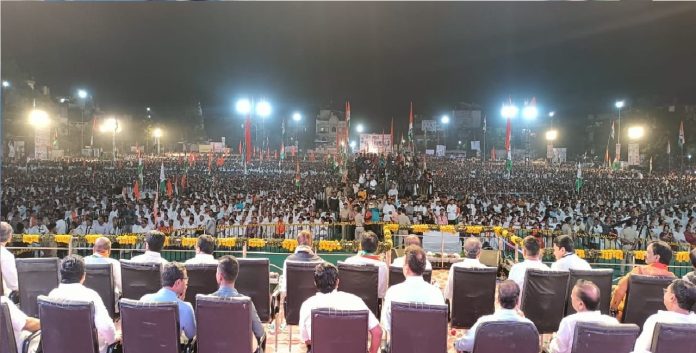 राज्यातील शिंदे सरकार हे अवकाळी सरकार! वज्रमूठ सभेत विरोधकांचा हल्लाबोल