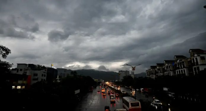 Weather News : वाढत्या उकाड्यानं रंगाचा बेरंग; मान्सून आगेकूच करण्यात दंग 