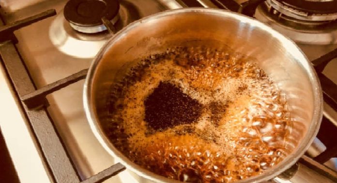 दोन वर्षाचा मुलगा उकळत्या चहाच्या भांड्यात पडला आणि... जळगावमधील धक्कादायक घटना