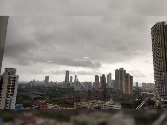 Maharashtra Weather : राज्यात हलका पाऊस पडण्याची शक्यता, उत्तर महाराष्ट्राला झोडपले