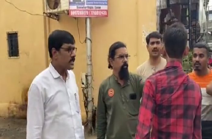 आई जिवंत असताना तिच्याबद्दल नको ते सांगायचा; मनसे कार्यकर्त्यांनी भर रस्त्यात असा धडा शिकवला की...   title=