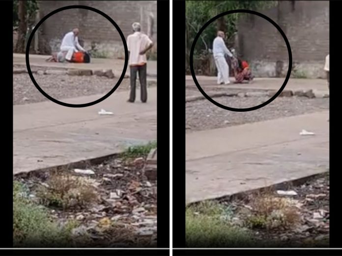 आमच्या घराकडे का बघते? म्हणत वृद्धाने केली महिलेला अमानुष मारहाण; VIDEO व्हायरल  title=