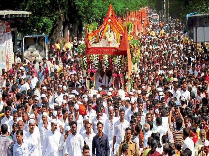 आषाढी वारीत  20 लाख वारकऱ्यांची वैद्यकीय तपासणी होणार; आरोग्य मंत्र्यांची मोठी घोषणा