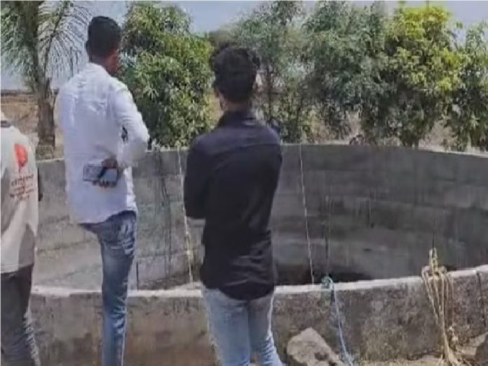 एका रात्रीत असं काय घडल? अहमदनगरमध्ये विहिरीत चार मृतदेह आढळल्याने खळबळ title=