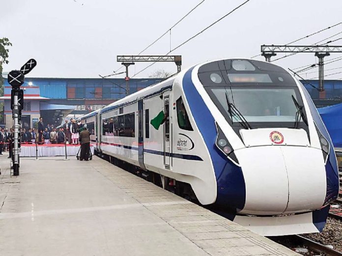 एकाच दिवशी 5 वंदे भारत ट्रेन्सला मिळणार हिरवा झेंडा! महाराष्ट्राला मिळणार चौथ्या ट्रेनचं गिफ्ट