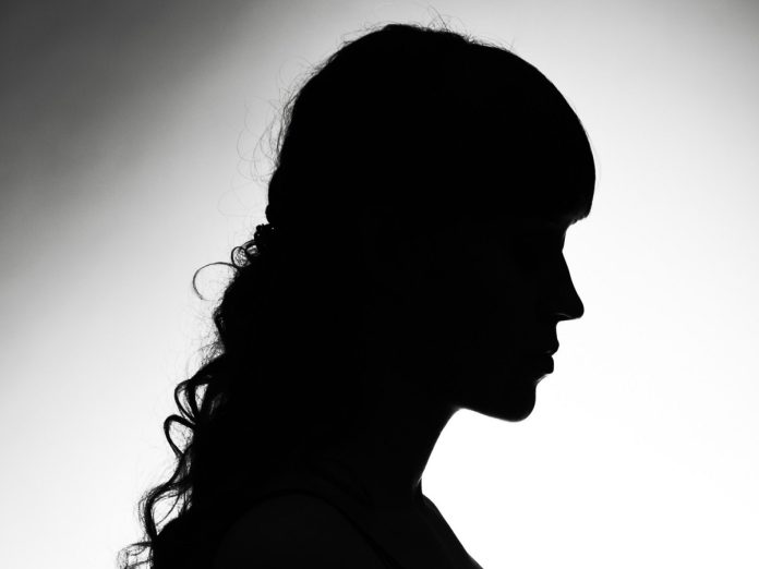 जिवलग मैत्रिणीच्या मृत्यनंतर 2 महिन्यानंतर 'तिच्या'सह घडली भयानक घटना; जिथे वडिल काम करायचे तिथेच...