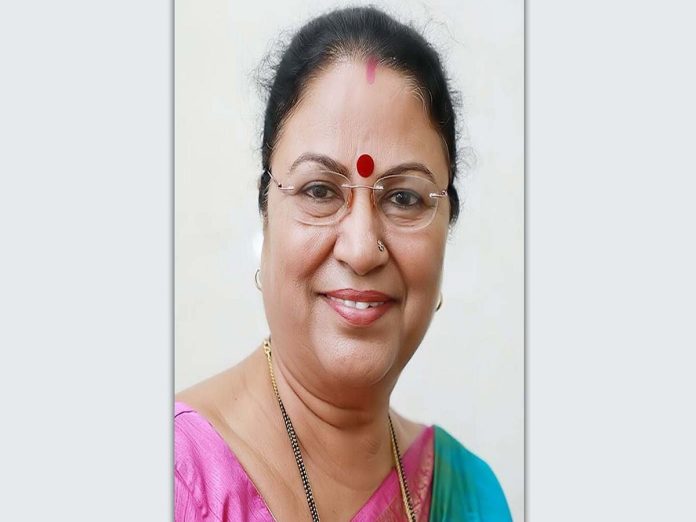 ठाकरे गटाला आणखी एक धक्का! संजय राऊतांच्या निकटवर्तीय माजी नगरसेविका शिंदे गटात