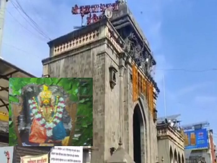 तुळजाभवानीला अर्पण केलेला प्रसाद पाहा कोण खातंय? मंदिरातील CCTV फुटेज व्हायरल 
