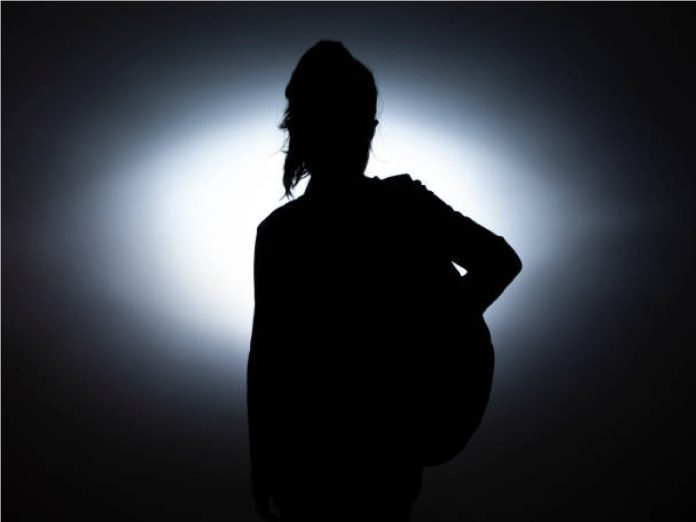 दहावीची मार्कशीट आणण्यासाठी शाळेत गेली अन्...  तिच्याबरोबर घडली धक्कादायक घटना