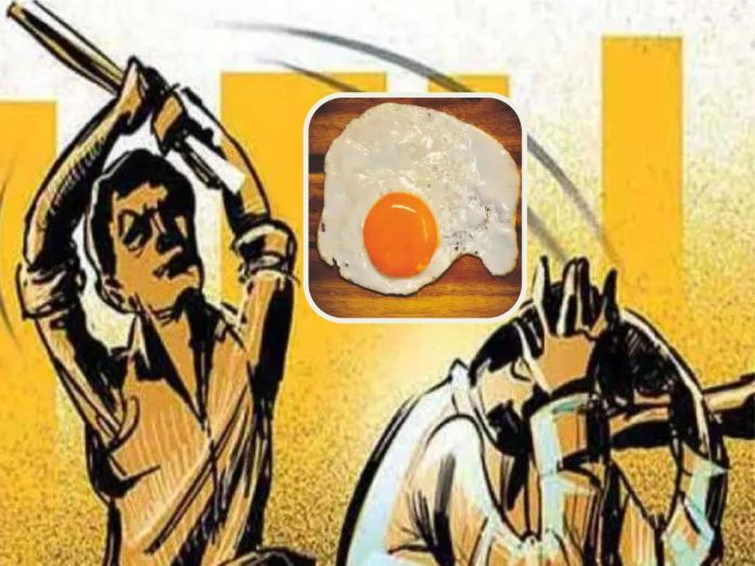 पुण्यात काय चाललंय? चक्क अंडा हाफ फ्रायवरुन राडा, तरुणाने डोक्यात लोखंडी अँगल घातला अन्...  title=