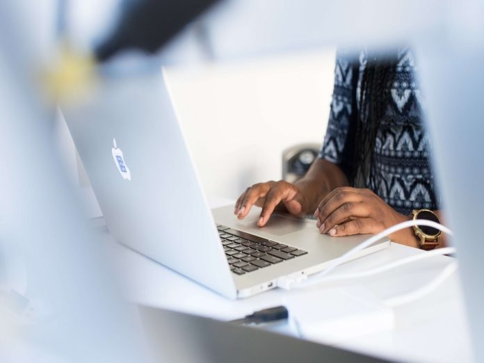 बायकोने नवऱ्याच्या मेल ID वरुन त्याचाच कंपनीला 'असा' ईमेल पाठवला की पोलिसही हादरले 