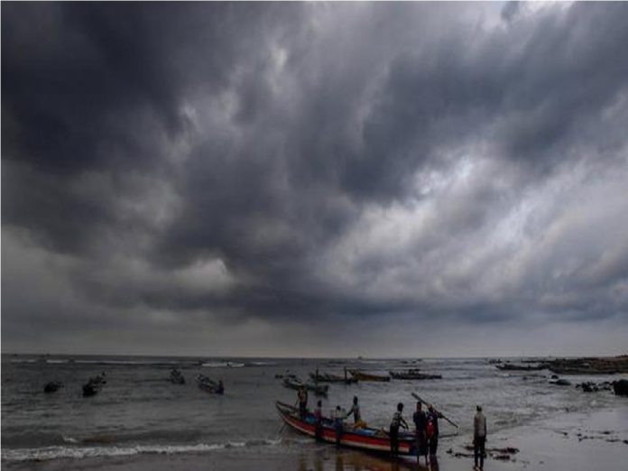 बिपरजॉय चक्रीवादळाचा कहर; मुंबईतील जुहू चौपाटी येथे  सहा जण समुद्रात बुडाले