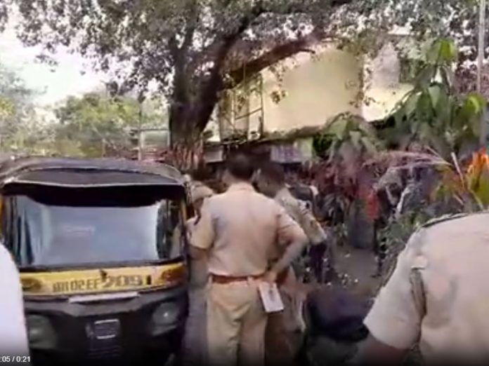 मुंबई पुन्हा हादरली! तरुणाने रिक्षातच प्रेयसीच्या गळ्यावर वार केले अन्..., अंगाचा थरकाप उडवणारी घटना