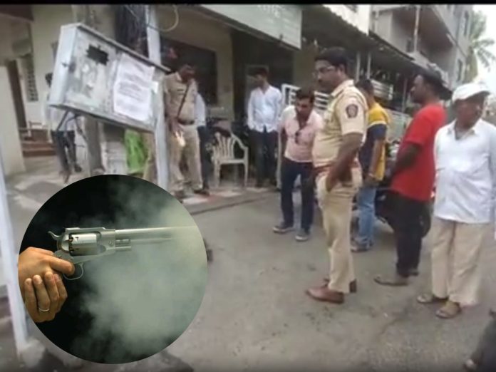  मैत्रिणींना दाखवायला तरुणाने पिस्तूल चालवले, पण घडलं भलतंच... साताऱ्यात खळबळ title=