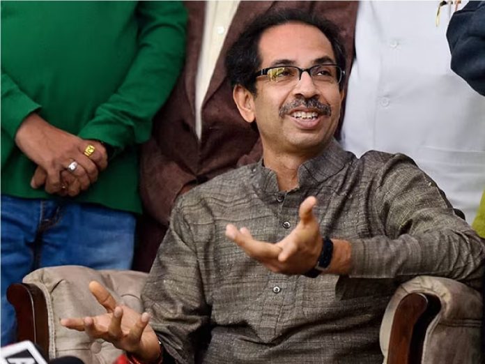 मोदींनी लस तयार केली तर संशोधक गवत उपटत होते का? उद्धव ठाकरे यांनी उडवली देवेंद्र फडणवीस यांची खिल्ली  