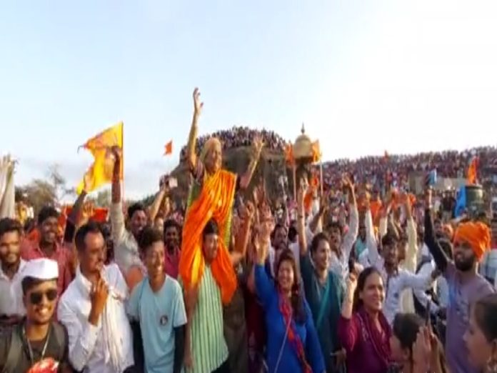 वय 75 वर्ष, उत्साह विशीतल्या तरुणासारखा; किल्ले रायगडावरील शिवराज्याभिषेक सोहळ्यात आजीबाईंनी वेधले लक्ष 