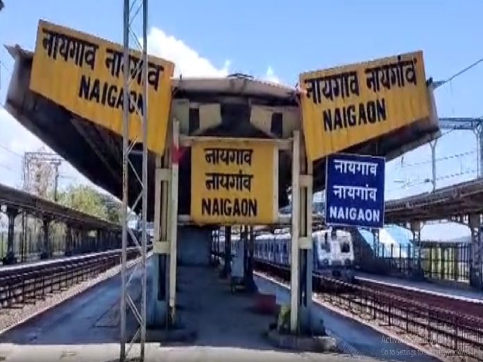 वातानुकुलीत यंत्रणा बंद पडली; चर्चगेट AC लोकल दरवाजे उघडे ठेवून चालवली 