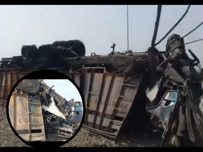 समृद्धी महामार्गावर भीषण अपघात; चालकाची 'ती' चूक जीवावर बेतली, पुलाचा कठडा तोडून ट्रक खाली कोसळला..