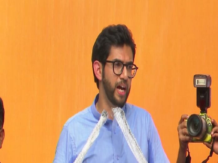 'ज्या दिवशी आमचं सरकार येईल त्या दिवशी जागा दाखवू'; आदित्य ठाकरे यांचे ओपन चॅलेंज title=