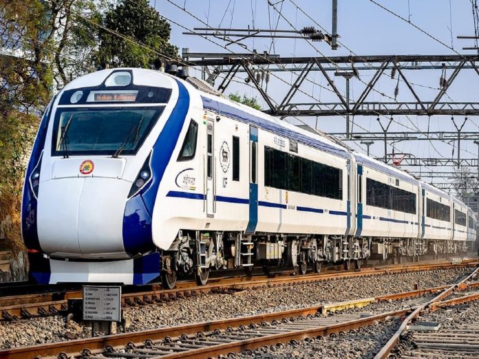 वंदे भारतमुळे कोकण रेल्वेमार्गावरील 5 गाडया सायडिंगला पडणार, प्रवासाला उशीर? title=