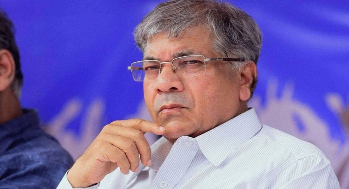 Prakash Ambedkar : औरंगजेब या मातीलले नाहीत का? प्रकाश आंबेडकर असं का म्हणाले?