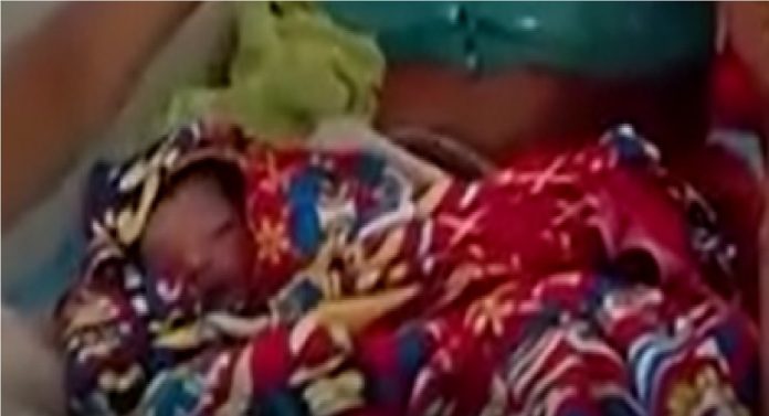 Shocking news : हॉस्पीटलमध्ये पोहचले पण... डॉक्टरांनी नाही तर गरोदर महिलेच्या आईनेच केली प्रसूती 