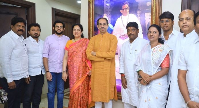 Uddhav Thackeray on Ravindra Dhangekar: रवींद्र धंगेकरांना पाहताच उद्धव ठाकरे म्हणाले "माझा माणूस", नेमकं असं का म्हणाले?