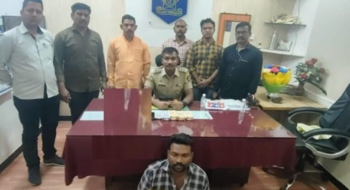 फर्जी! हमालाने युट्यूबवर व्हिडीओ पाहून छापल्या नोटा; 3 तास गुंगारा दिला पण शेवटी...