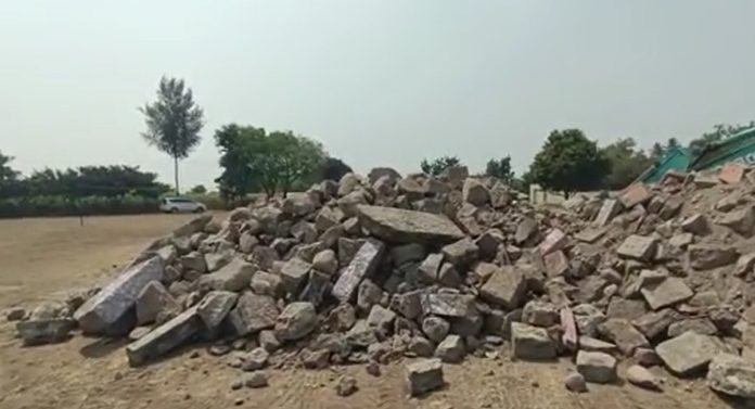 हिंदुत्ववाद्यांचे सरकार असूनही... हायकोर्टाचा आदेश डावलून पुरातन मंदिर केले जमीनदोस्त