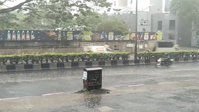 Maharashtra Unseasonal Rain : राज्यात पुणे, लातूर आणि अमरावती जिल्ह्याला पावसाने झोडपले, तिघांचे बळी