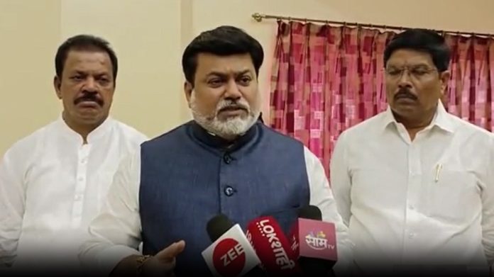 'ठाकरे गटातील 13 आणि राष्ट्रवादीचे 20 आमदार तर काँग्रेसचे बडे नेते एकनाथ शिंदे यांच्या संपर्कात'