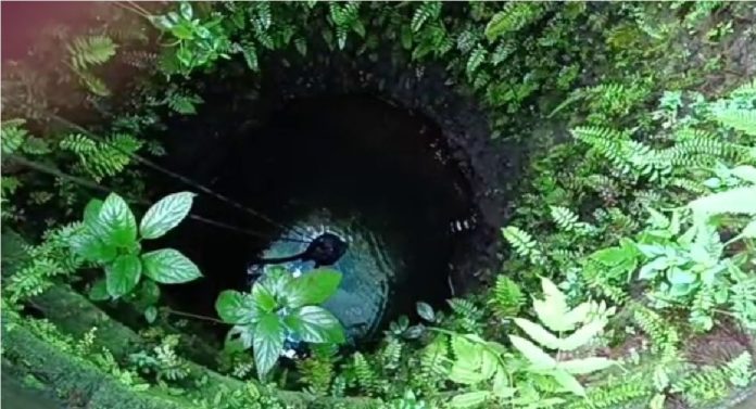 धक्कादायक! पत्नीचा राग चिमुकल्या मुलांवर काढला; विहीरजवळ गेला अन्...