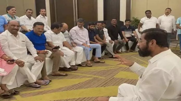 Maharashtra Politics News : 12 विधानपरिषद आमदारांच्या नियुक्ती प्रकरणावर शुक्रवारी सुनावणी 