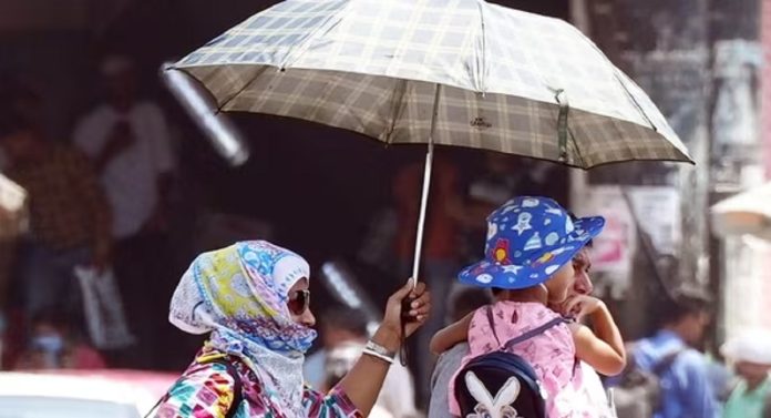 Maharashtra Weather Forcast : आजचा दिवस उकाड्याचा; मान्सूनच्या प्रतीक्षेचा; हवामान विभागाच्या इशाऱ्याकडे दुर्लक्ष करू नका 