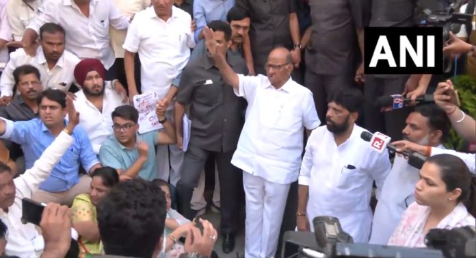 Sharad Pawar: शरद पवारांचा निवृत्तीचा निर्णय मागे? कार्यकर्त्यांसमोर मोठी घोषणा; म्हणाले "उद्या..."