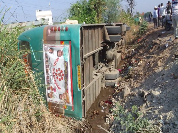 अष्टविनायक यात्रेसाठी निघालेल्या खासगी बसला मोठा अपघात